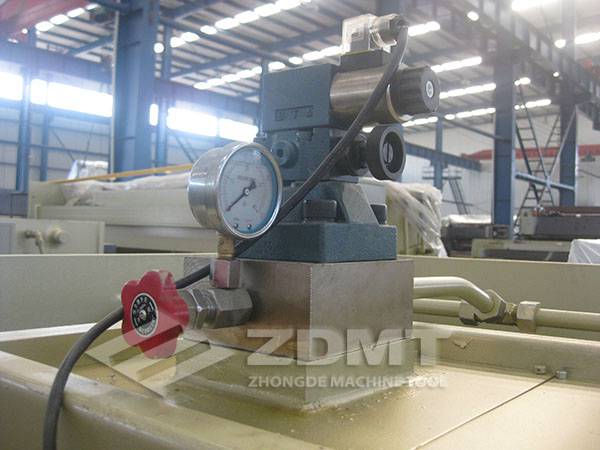 液壓系統.jpg 液壓系統.jpg