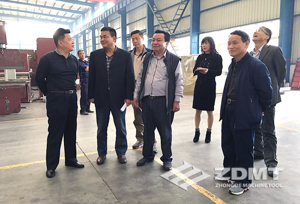 馬鞍山市政協副主席魏正平來我公司參觀考察1 馬鞍山市政協副主席魏正平來我公司參觀考察1