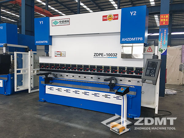 安徽中德機(jī)床股份有限公司等20家企業(yè)獲得“2016年度工業(yè)企業(yè)突出貢獻(xiàn)二十強”2 安徽中德機(jī)床股份有限公司等20家企業(yè)獲得“2016年度工業(yè)企業(yè)突出貢獻(xiàn)二十強”2