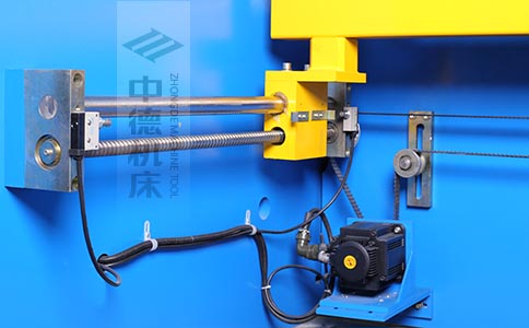 ZDPK-6325-X軸配有滾珠絲桿,伺服電機,鋼絲同步帶,能顯著提升X軸定位精度及速度.jpg ZDPK-6325-X軸配有滾珠絲桿,伺服電機,鋼絲同步帶,能顯著提升X軸定位精度及速度.jpg