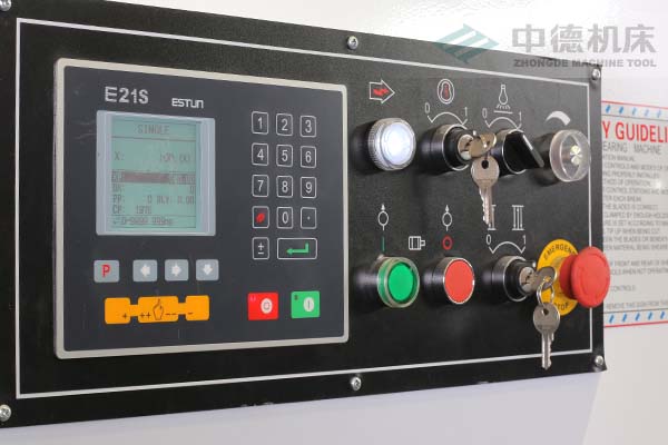 ZDS-2032E21數(shù)控系統(tǒng).jpg ZDS-2032E21數(shù)控系統(tǒng).jpg