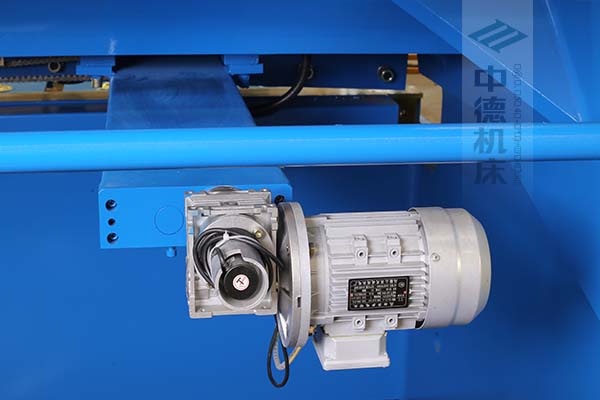 ZDS-2032后擋料AC電機與減速器一體,故障少,速度快.jpg ZDS-2032后擋料AC電機與減速器一體,故障少,速度快.jpg