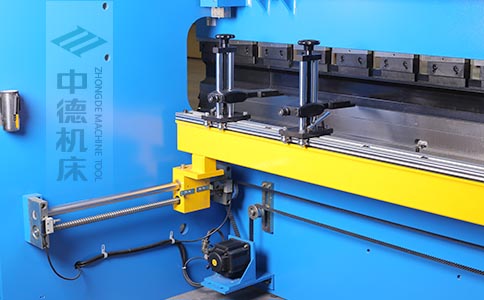 ZDPK-10025高精度滾珠絲桿后檔料結(jié)構(gòu),可調(diào)式檔指,手搖升降,可適應(yīng)不同模具;橫梁雙線軌設(shè)計(jì),零游隙.jpg ZDPK-10025高精度滾珠絲桿后檔料結(jié)構(gòu),可調(diào)式檔指,手搖升降,可適應(yīng)不同模具;橫梁雙線軌設(shè)計(jì),零游隙.jpg