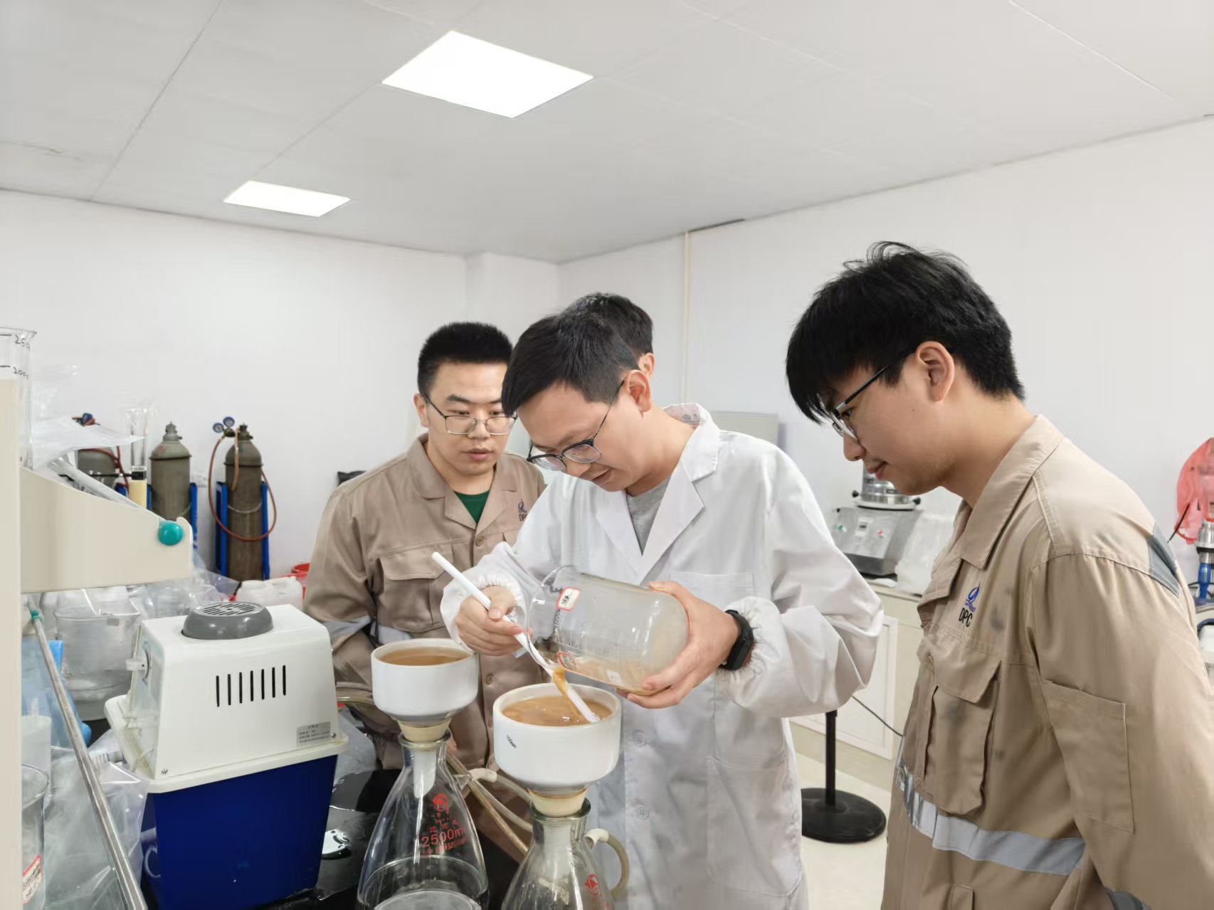 扎根鋰業(yè)，攻堅(jiān)路上讓&ldquo;鋰&rdquo;想花開｜中礦鋰業(yè)研發(fā)部90后工程師徐苗