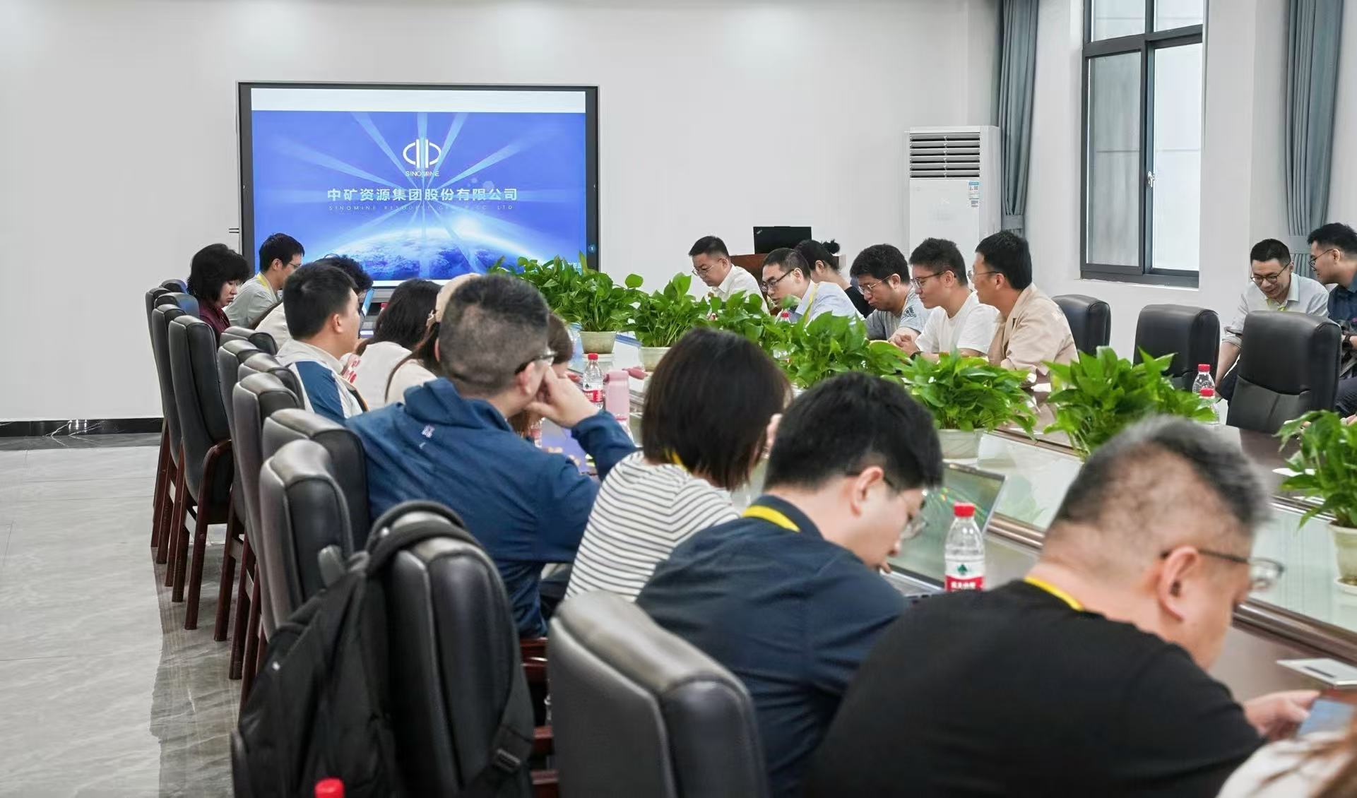 &ldquo;鋰&rdquo;想同行 共筑未來 | 投資者代表團走進中礦資源（江西）鋰業有限公司